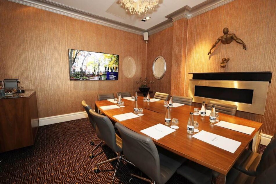 Mercure London Hyde Park Hotel – Churchill Suite