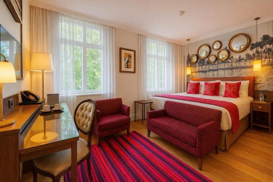 Hotel Indigo London Paddington Premium King Room with Sofa Bed and Garden View