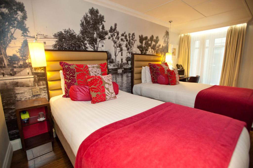 Hotel Indigo London Paddington Premium Twin Room with Sofa Bed and Garden View
