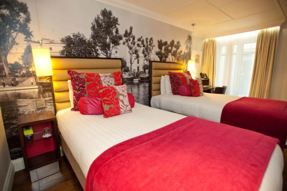 Hotel Indigo London Paddington Premium Twin Room with Sofa Bed
