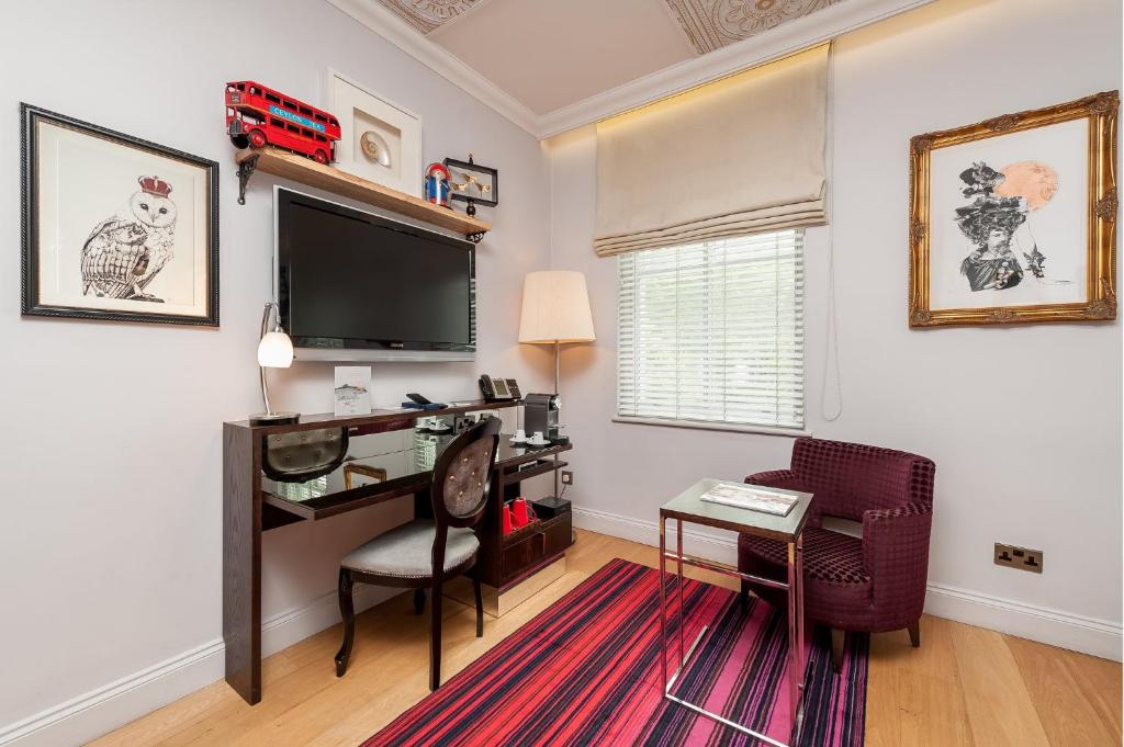Hotel Indigo London Paddington Premium Twin Room with Sofa Bed