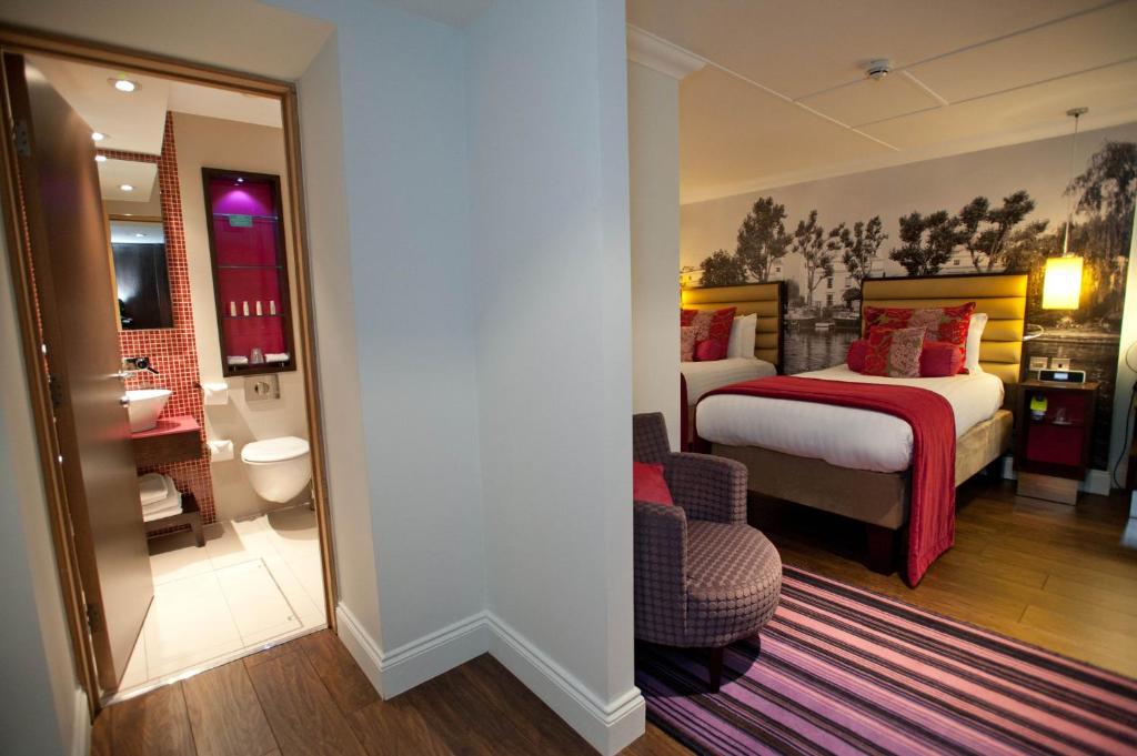 Hotel Indigo London Paddington Premium Twin Room with Sofa Bed