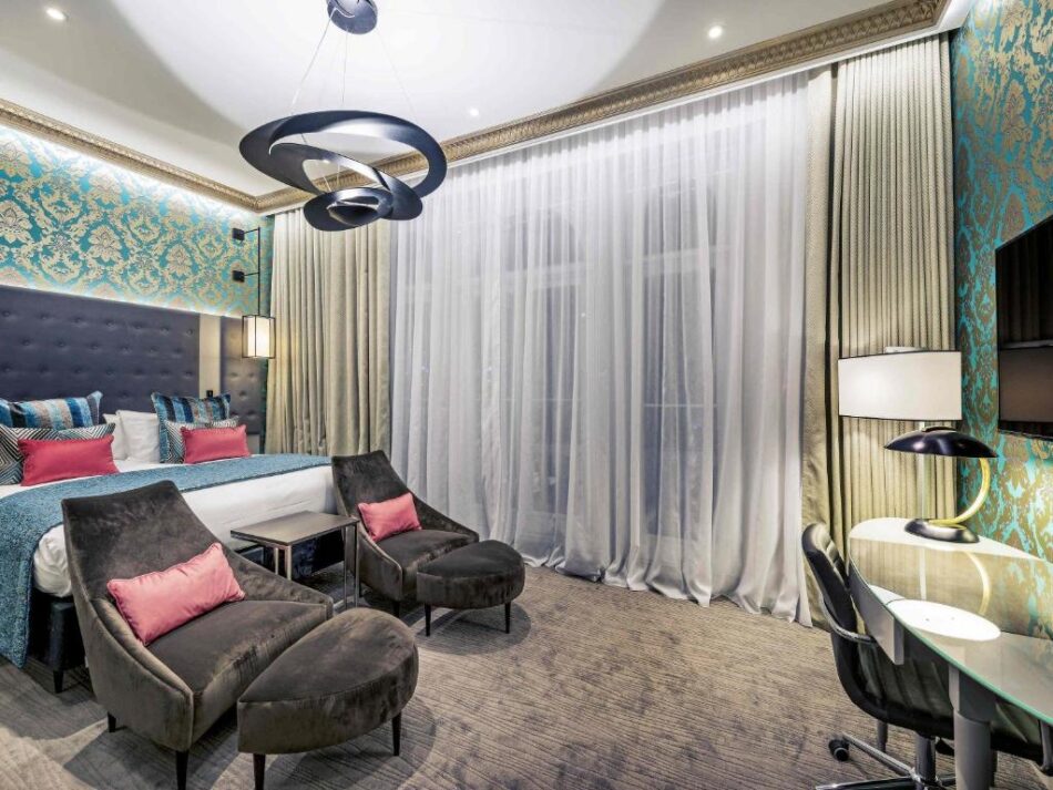 Junior Suite with 1 King Bed and 1 Sofa Bed