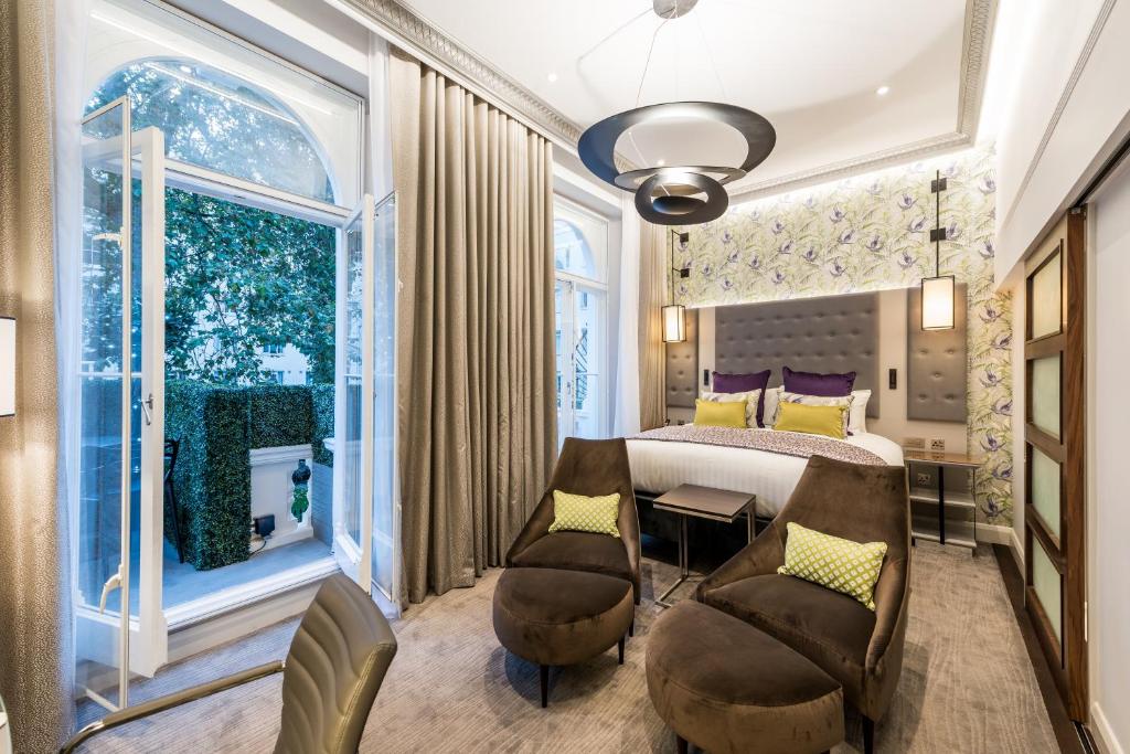 Junior Suite with 1 King Bed and 1 Sofa Bed