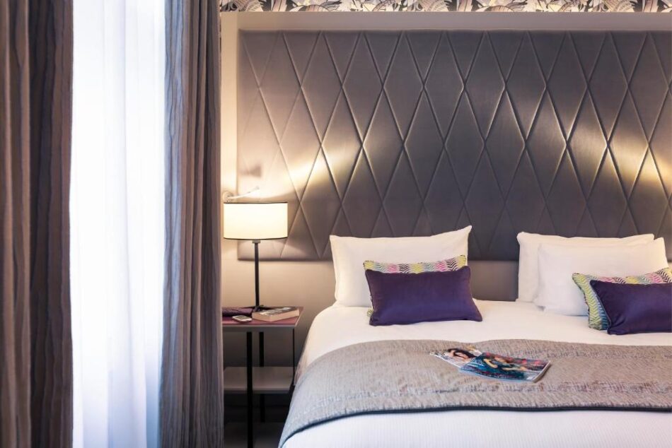 Mercure London Hyde Park Hotel Standard King Bedroom