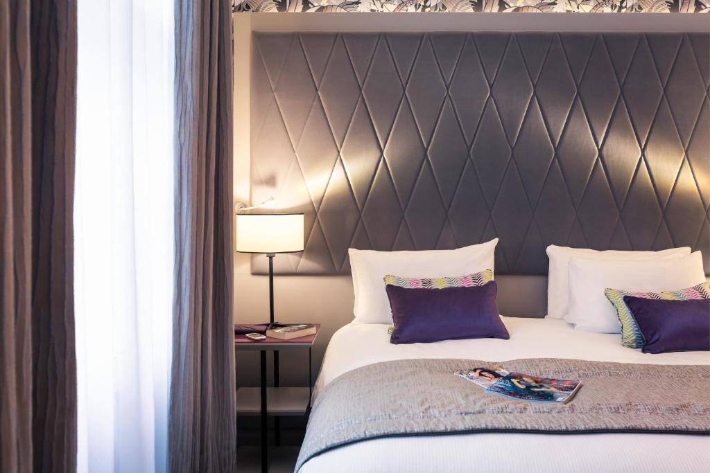 Mercure London Hyde Park Hotel Standard King Bedroom