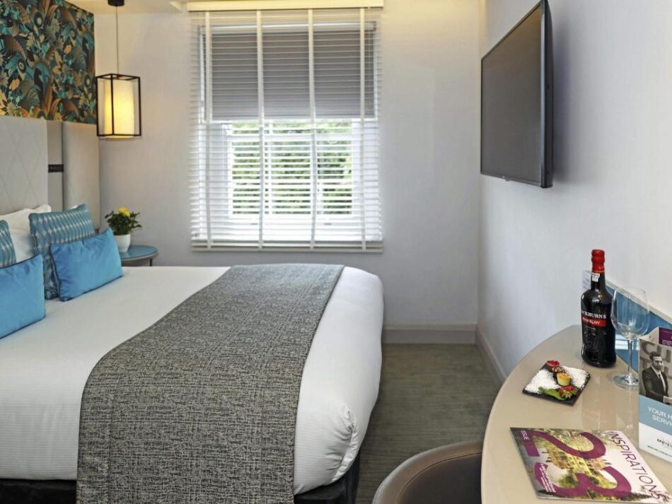 mercure-london-hyde-park-small-cozy-double-room-view