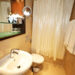 Mercure London Paddington Hotel Executive King and Sofa Bathroom