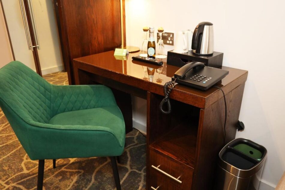 Mercure London Paddington Hotel Executive King and Sofa Bedroom
