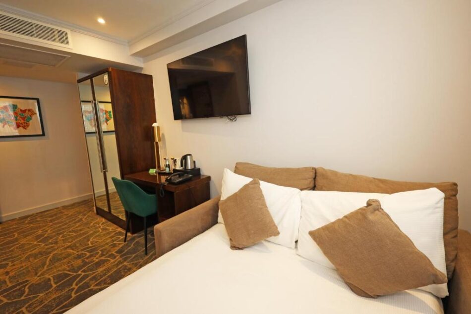 Mercure London Paddington Hotel Executive King and Sofa Bedroom
