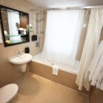 Mercure London Paddington Hotel Executive King Bathroom