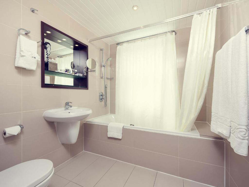 Mercure London Paddington Hotel Executive King Bathroom