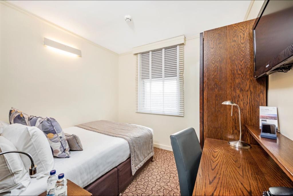 Mercure London Paddington Hotel Standard Single Bedroom