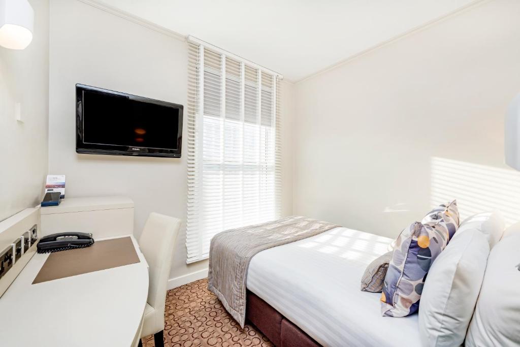 Mercure London Paddington Hotel Standard Single Bedroom