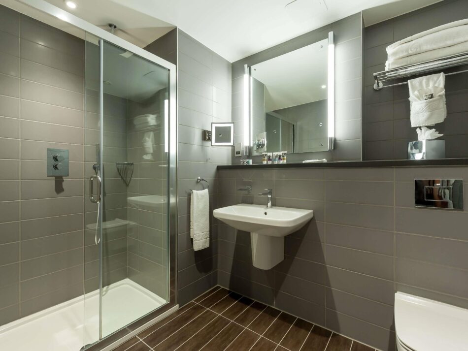 Mercure London Paddington Hotel Standard Twin Bathroom
