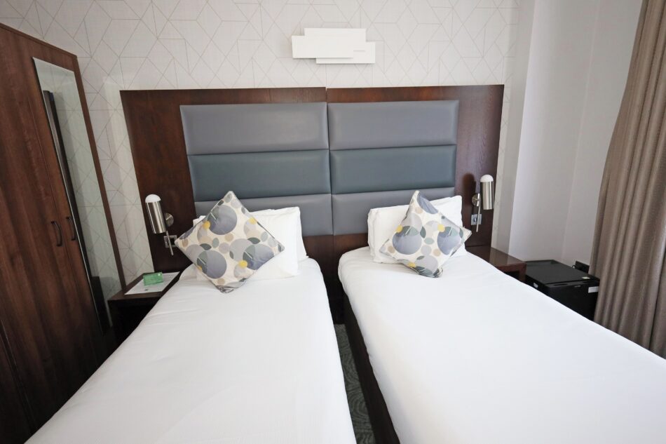 Mercure London Paddington Hotel Standard Twin Bedroom