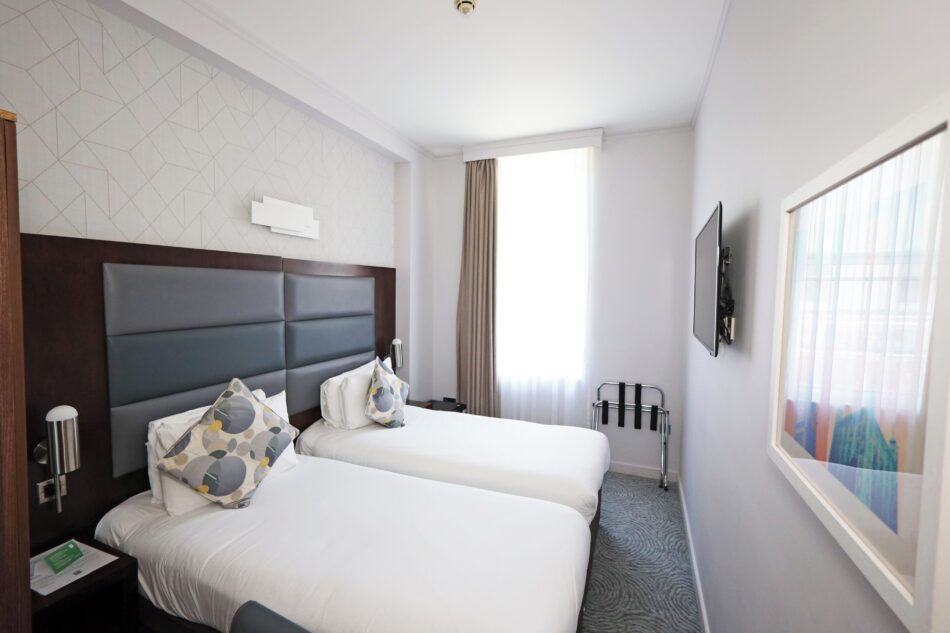 Mercure London Paddington Hotel Standard Twin Bedroom