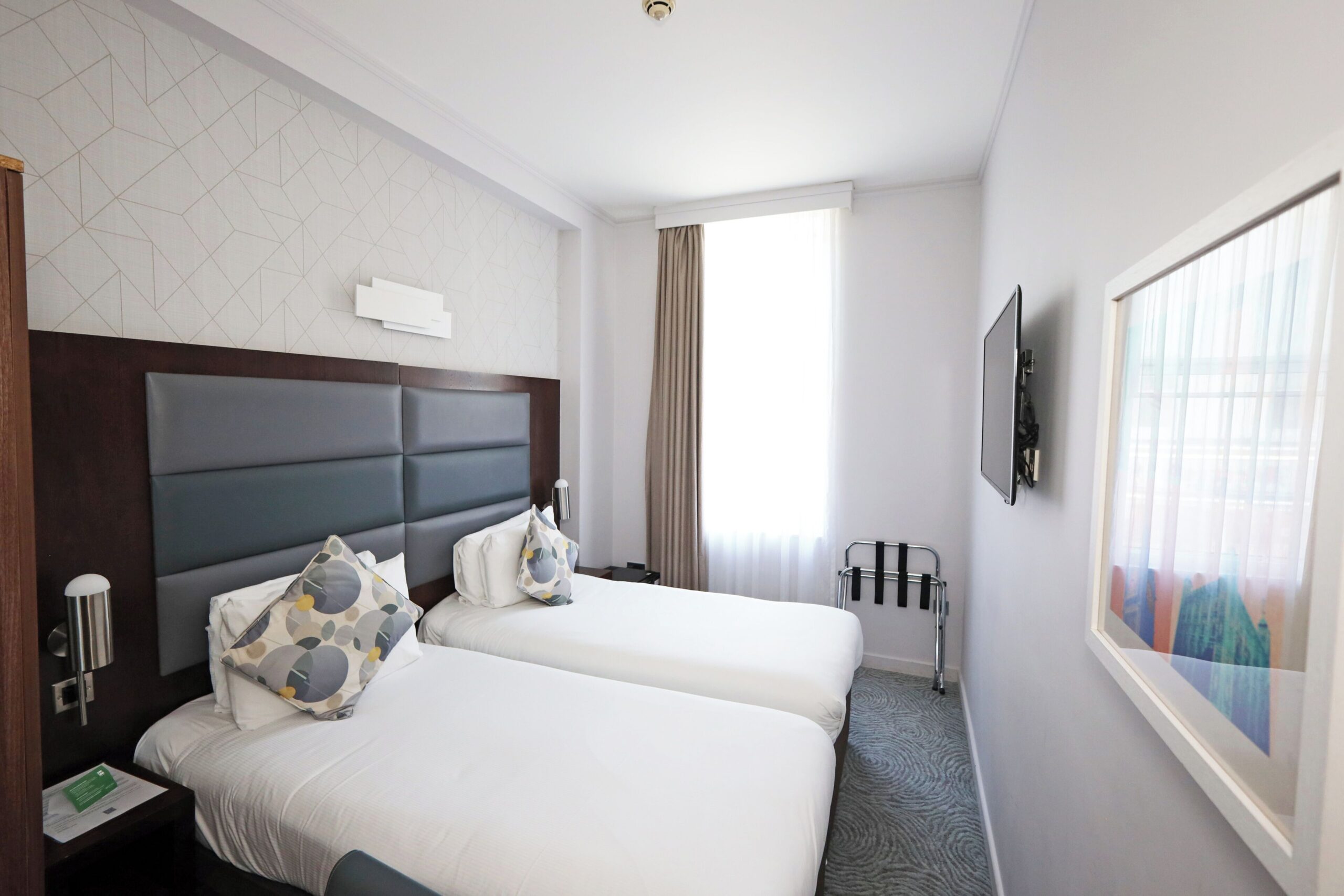 Mercure London Paddington Hotel Standard Twin Bedroom