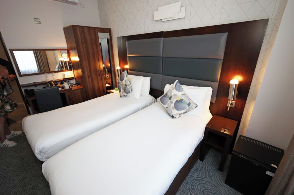 Mercure London Paddington Hotel Standard Twin Bedroom