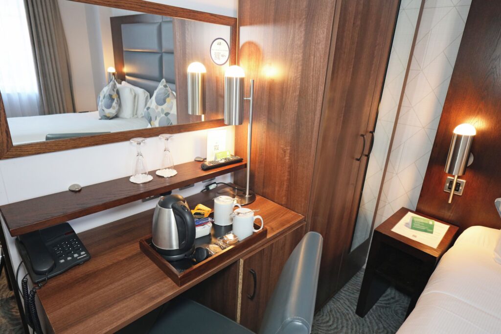 Mercure London Paddington Hotel Standard Twin Bedroom