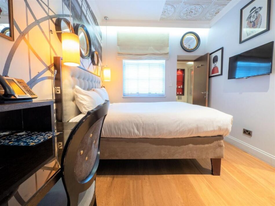 Hotel Indigo London Paddington Standard Queen Room
