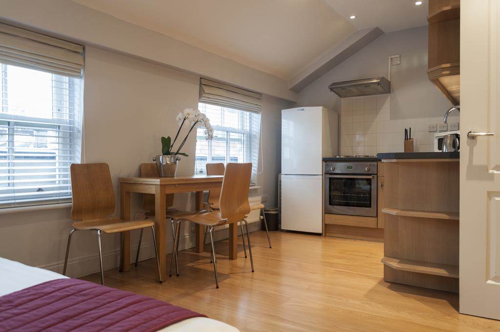 12 London Street Apartment
